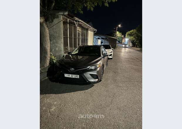 Toyota Camry 2019 — photo 2