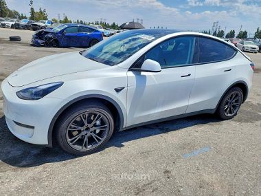 Tesla Model Y  2025 