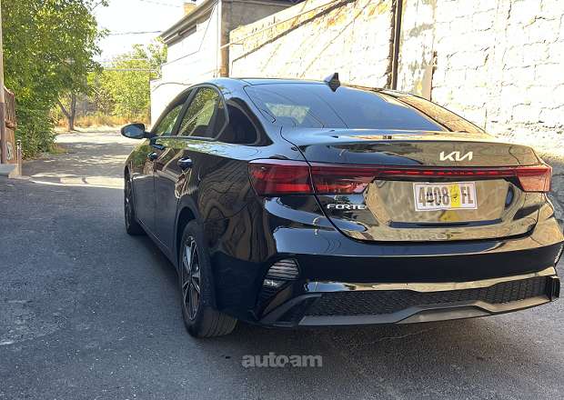 Kia Forte 2023 — photo 11