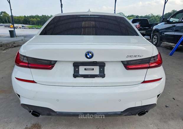 BMW 330