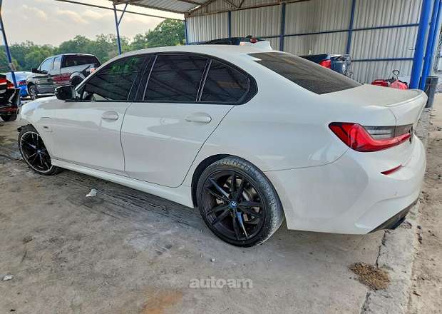 BMW 330