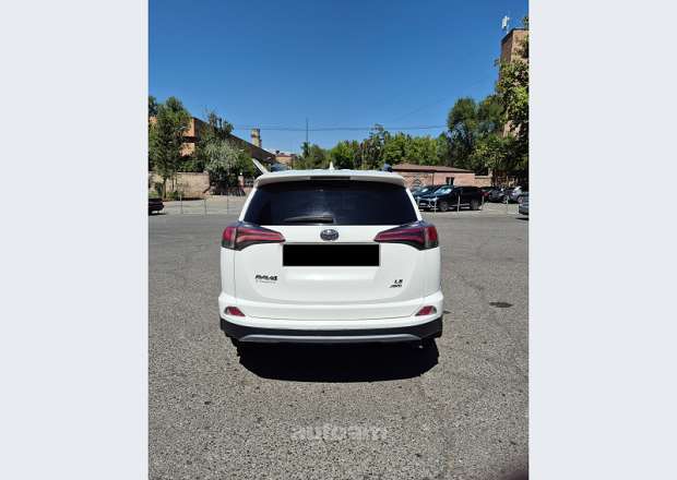Toyota Rav 4 2018 — photo 2