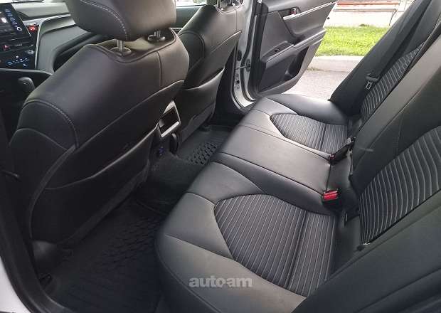 Toyota Camry 2023 — фото 13