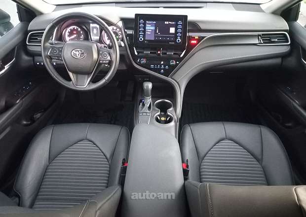 Toyota Camry 2023 — фото 11
