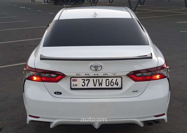 Toyota Camry 2023 — фото 4