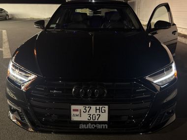Audi A8  2021 