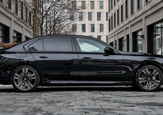 BMW 740