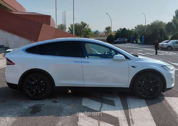 Tesla Model X 2020 — լուսանկար 12