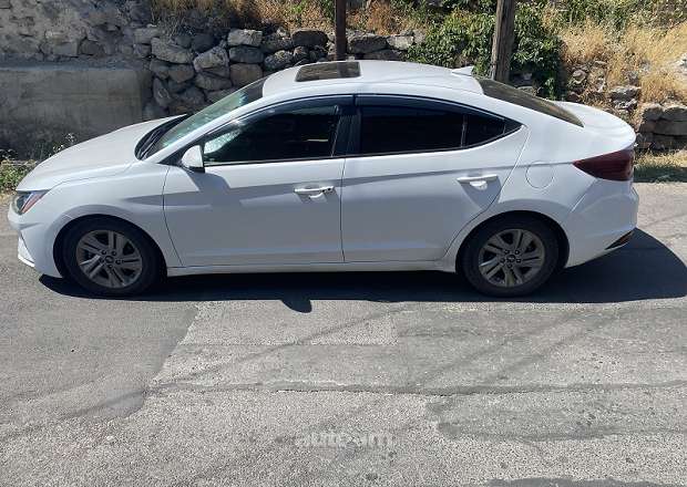 Hyundai Elantra 2019 — լուսանկար 2