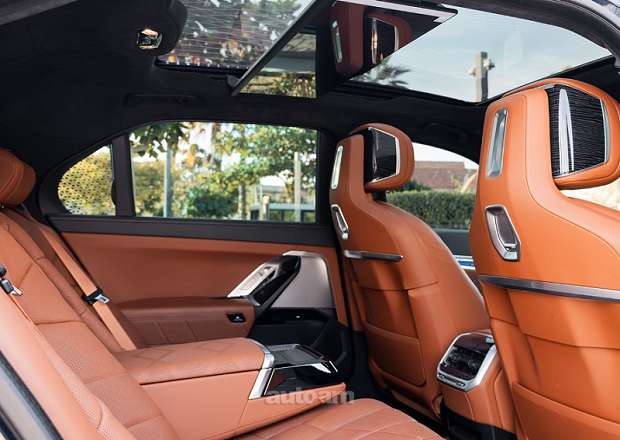 BMW 740