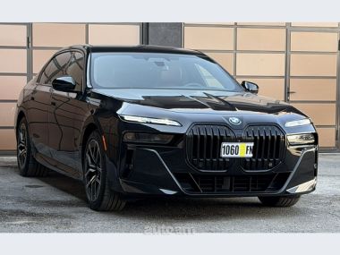 BMW 740  2023 