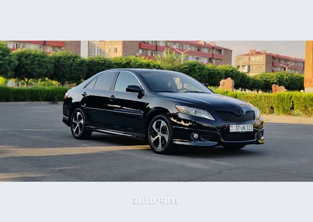 Toyota Camry 2010 — լուսանկար 1