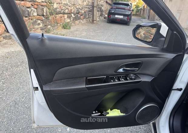 Chevrolet Cruze 2011 — լուսանկար 7