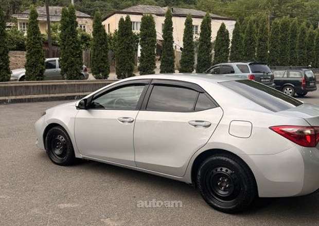 Toyota Corolla 2017 — photo 2