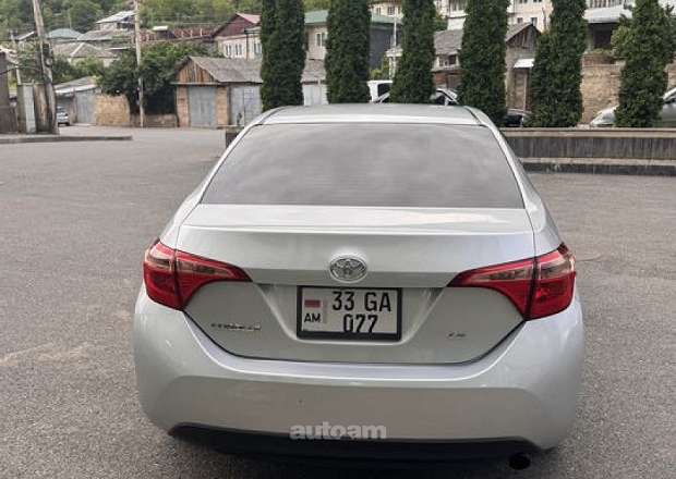 Toyota Corolla 2017 — photo 3