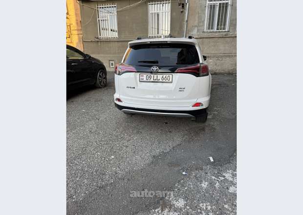 Toyota Rav 4 2018 — photo 1