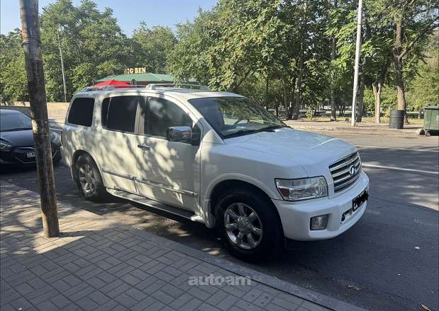Infiniti QX56 2004 — photo 1
