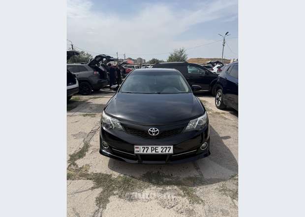 Toyota Camry 2012 — լուսանկար 1