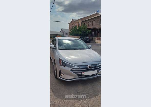 Hyundai Elantra 2019 — photo 1