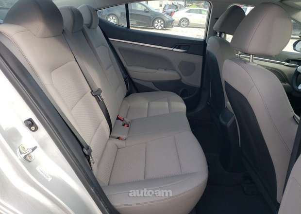 Hyundai Elantra 2019 — photo 2