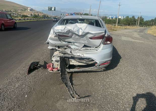 Hyundai Elantra 2019 — photo 3