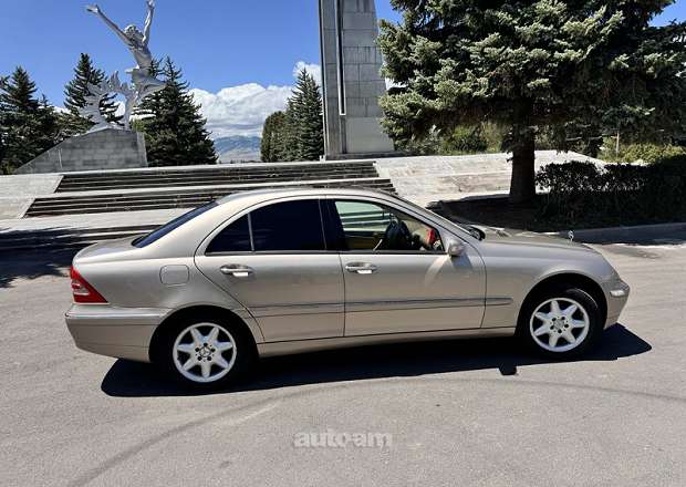Mercedes-Benz C 240 2001 — photo 10