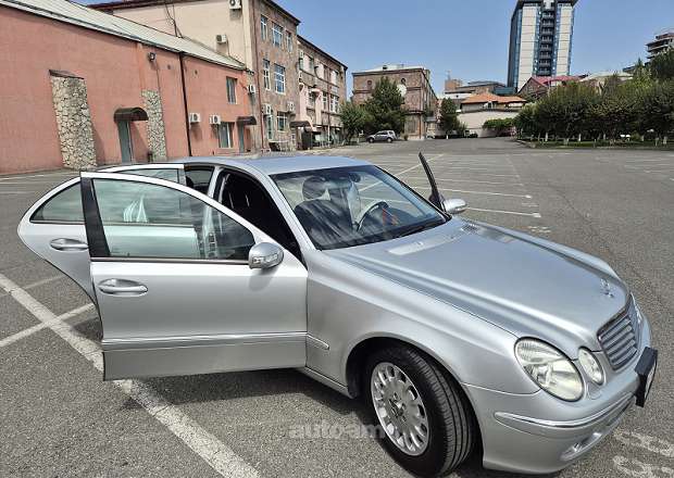 Mercedes-Benz E 240