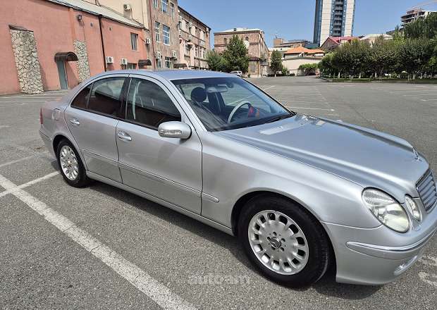 Mercedes-Benz E 240