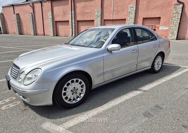 Mercedes-Benz E 240