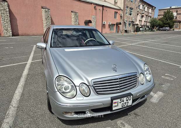 Mercedes-Benz E 240
