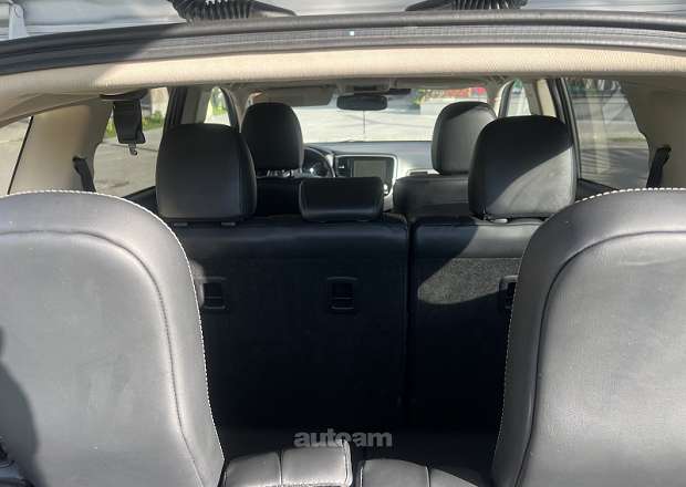 Mitsubishi Outlander 2020 — լուսանկար 9