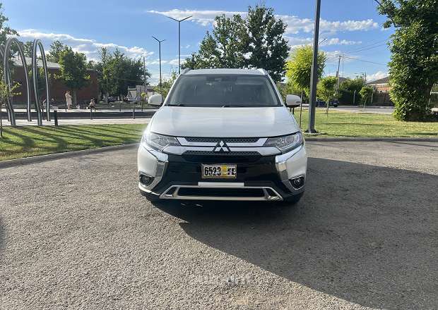 Mitsubishi Outlander 2020 — լուսանկար 2