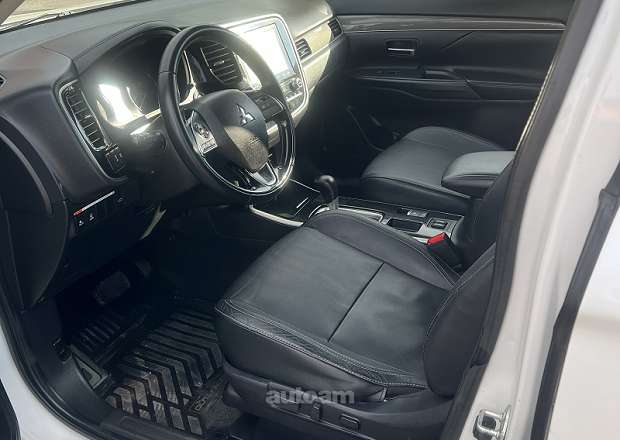 Mitsubishi Outlander 2020 — լուսանկար 7