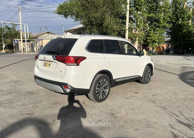 Mitsubishi Outlander 2020 — լուսանկար 4