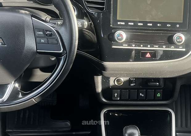 Mitsubishi Outlander 2020 — լուսանկար 6