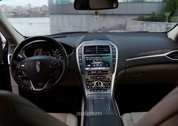 Lincoln MKZ 2019 — photo 11