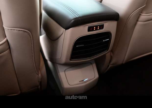 Lincoln MKZ 2019 — photo 10