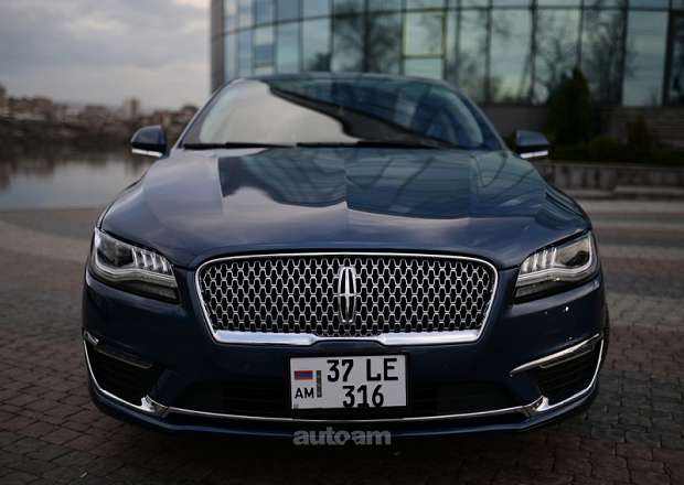 Lincoln MKZ 2019 — photo 2