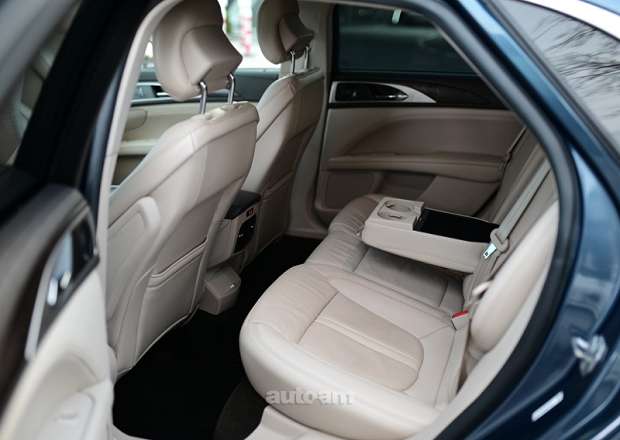 Lincoln MKZ 2019 — photo 9