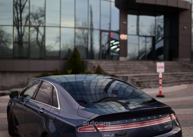Lincoln MKZ 2019 — photo 4