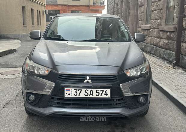 Mitsubishi Outlander 2017 — photo 2