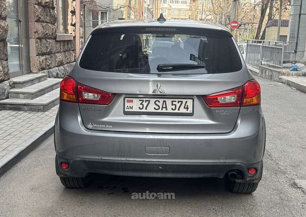 Mitsubishi Outlander 2017 — photo 3
