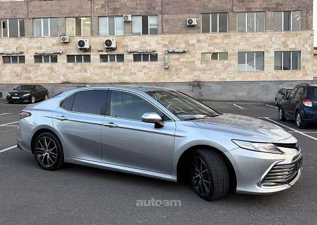 Toyota Camry 2022 — լուսանկար 8