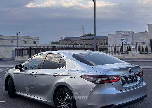 Toyota Camry 2022 — լուսանկար 4