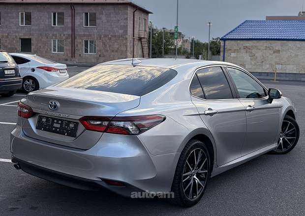 Toyota Camry 2022 — լուսանկար 6
