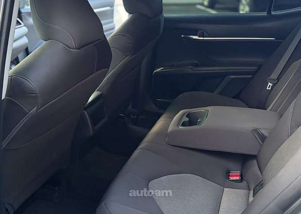 Toyota Camry 2022 — լուսանկար 13