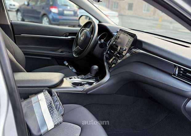 Toyota Camry 2022 — լուսանկար 12
