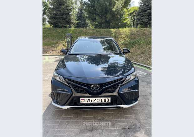 Toyota Camry 2021 — լուսանկար 1