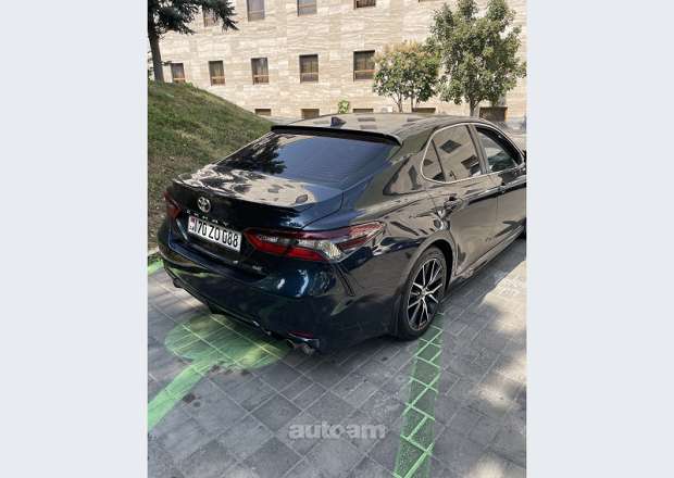 Toyota Camry 2021 — լուսանկար 2