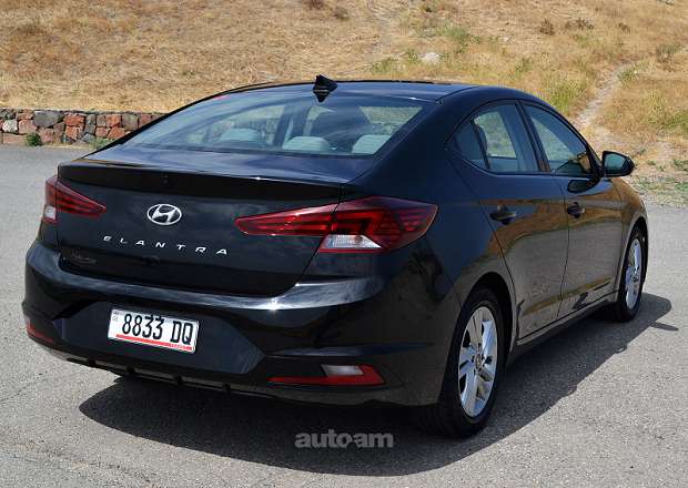 Hyundai Elantra 2020 — լուսանկար 15